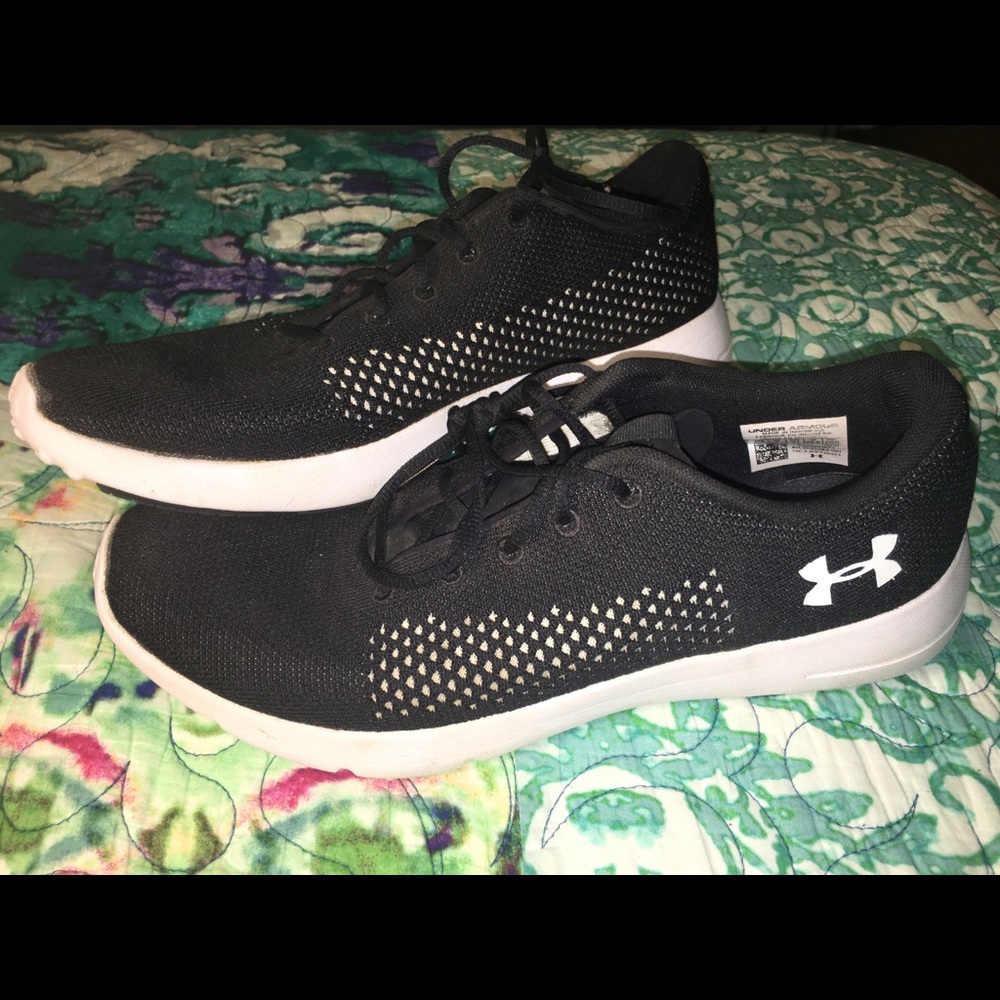 Women’s 9.5 Under Armour Running/Track Shoes